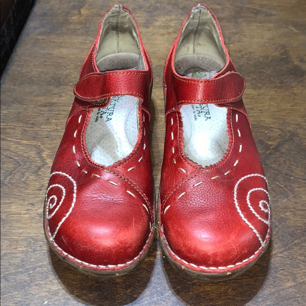El Naturalista red leather Mary Janes sz 38